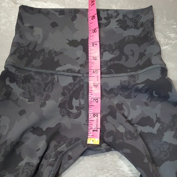 Lululemon Align High-Rise Pant 24". Hidden Heritage Lace Black Multi. Nulu. 2. - Picture 9 of 12